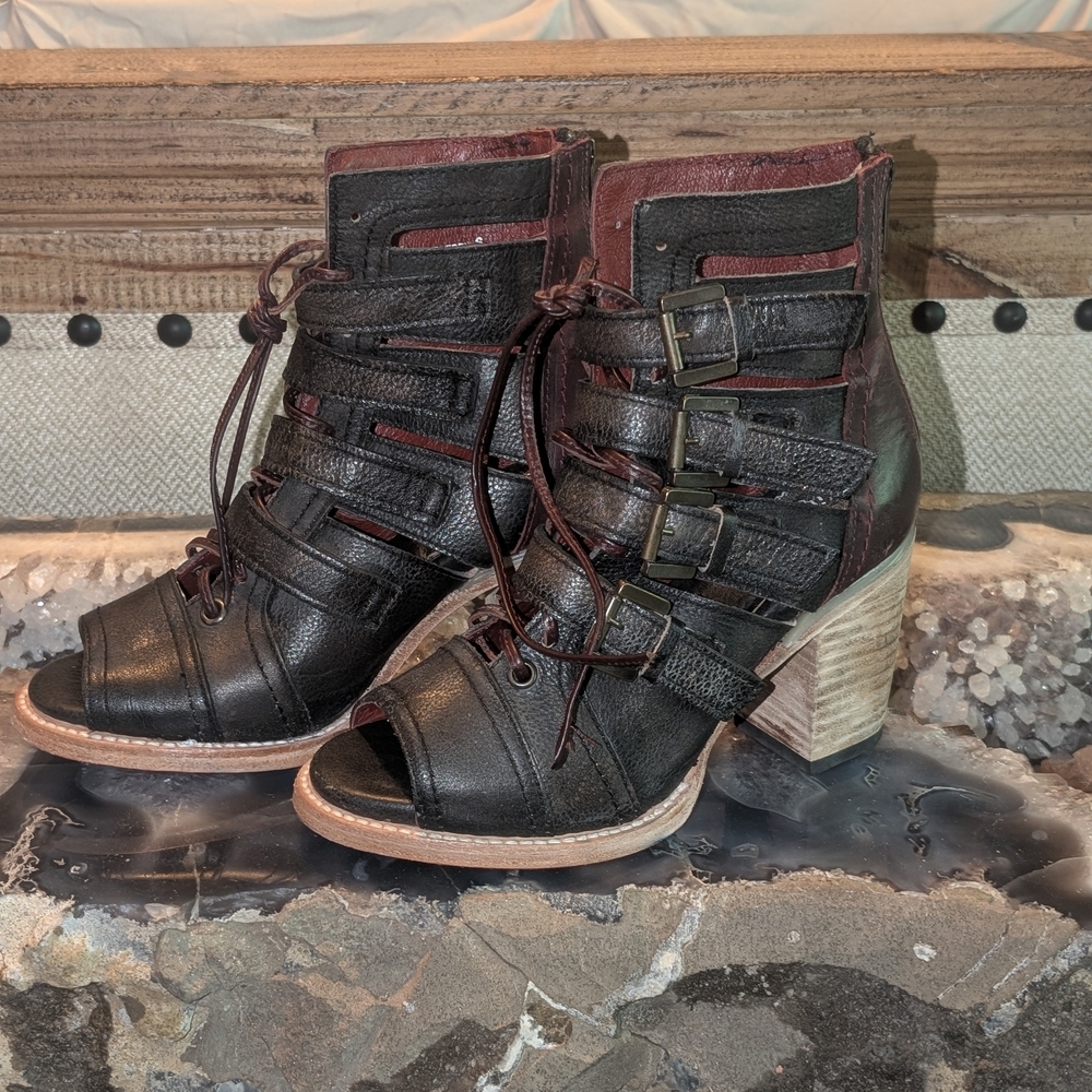 Stylish Black Ankle Booties with Straps and Chunky Heel